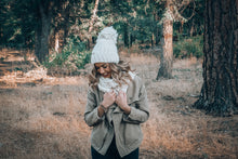 Load image into Gallery viewer, Pom Hat